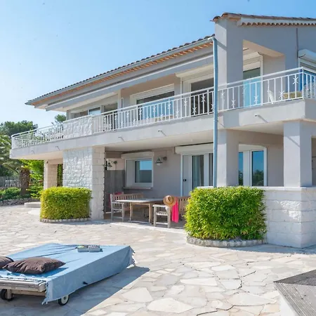 83pano Panoramamer וילה